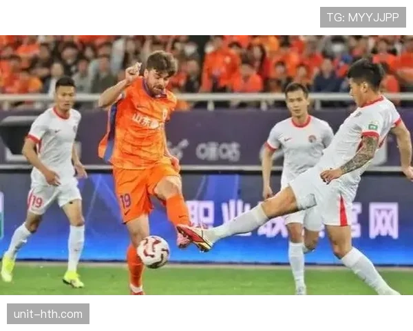 青岛海牛备战演练防守反击战术提升客场拿分率